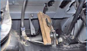 LAD zum Entlüften der Bremsen mit 185 mm Brett öffnen